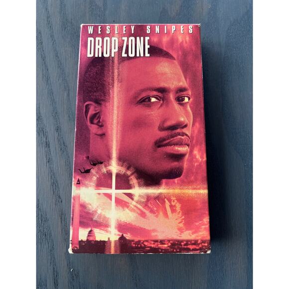 Drop Zone Wesley Snipes Action Movie Vintage 1995 VHS Tape Pre-Loved - Picture 1 of 4